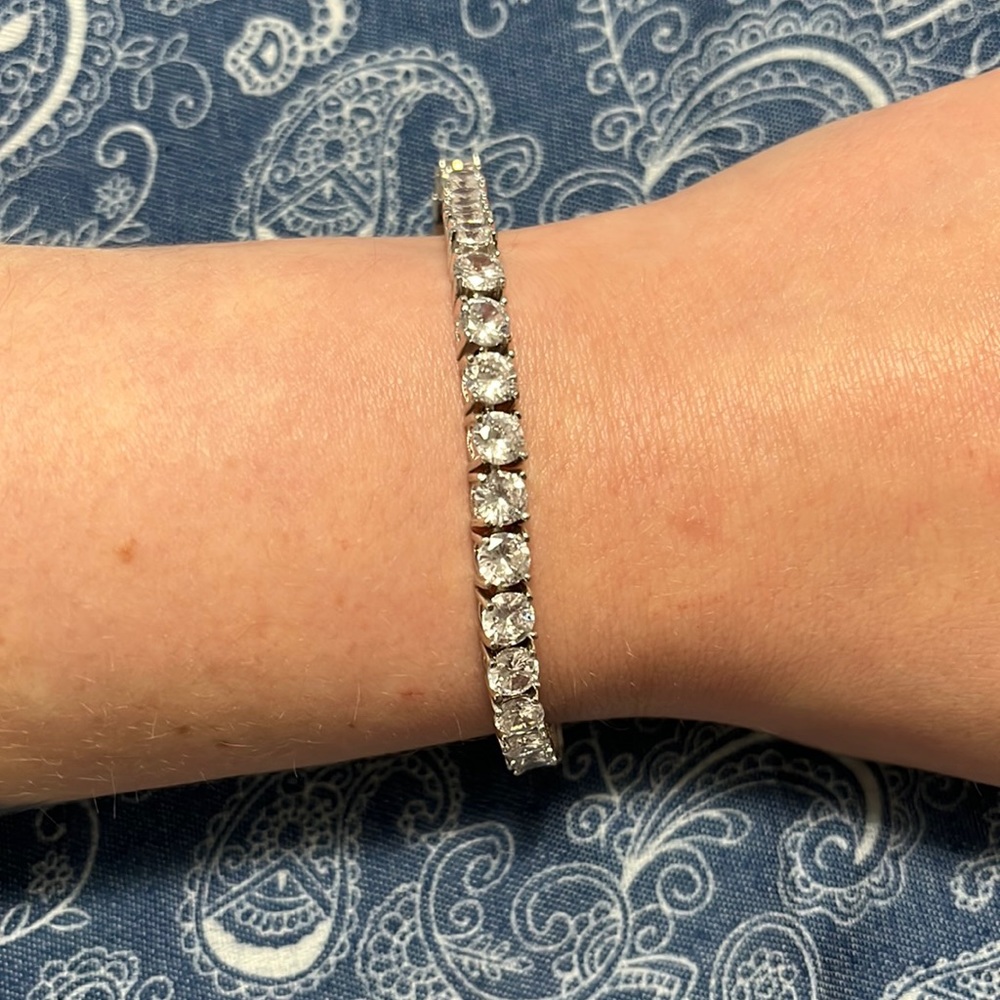 Tennis bracelet
